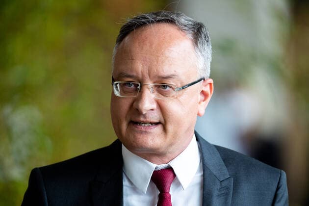 Stuttgart Landtag von Baden Wuerttemberg 2. Sitzung Mittwoch, 12. Mai 2021 145. Sitzung Freitag 05. Maerz 2021, 10:00 Uhr Andreas Stoch (SPD) nach der Wiederwahl von Ministerpraesident Winfried Kretschmann Landtag von Baden Wuerttemberg 3. Sitzung Mittwoch, 12. Mai 2021, 12:00 Uhr 1. Bekanntgabe der Liste der Ministerinnen und Minister 2. BestaÌˆtigung der Landesregierung 3. Vereidigung der Mitglieder der Landesregierung *** Stuttgart State Parliament of Baden Wuerttemberg 2 Session Wednesday, 12 May 2021 145 Session Friday 05 March 2021, 10 00 am Andreas Stoch SPD after the re-election of State Premier Winfried Kretschmann State Parliament of Baden Wuerttemberg 3 Session Wednesday, 12 May 2021, 12 00 am 1 Announcement of the list of mi Copyright: xEibner-Pressefoto RogerxBuerkex