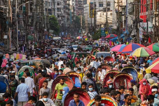 May 12, 2021, Dhaka, Dhaka, Bangladesh: Bangladeshi people not maintaining any social distance while shopping ahead of Eid-Al-Fitr, during the Covid-19 coronavirus pandemic at New Market area in Dhaka, Bangladesh on May 12, 2021. Dhaka Bangladesh - ZUMAc321 20210512_zip_c321_011 Copyright: xZabedxHasnainxChowdhuryx