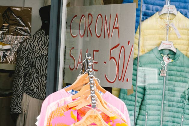 Outdoor Dinning Opens In Lippstadt As Lock Down Measure Ease corona save sign is seen in a retailer store in Lippstadt, Germany on May 12, 2021 as Soest and Lippstadt are two the first model cities to be selected in North Rhine Westphalian begin to relax lock down measture in the region with low infection rates Lippstadt Germany tang-notitle210512_np4J6  Copyright: xYingxTangx