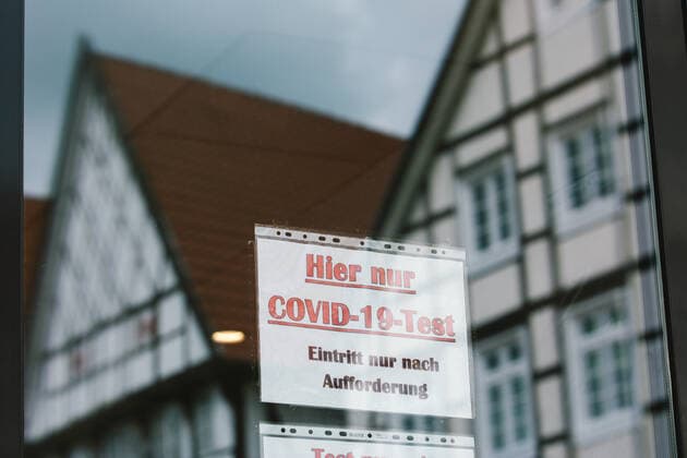 Outdoor Dinning Opens In Soest As Lock Down Measure Ease coronavirus test sign is seen in a apotheker in Soest, Germany on May 12, 2021 as Soest and Lippstadt are two the first model cities to be selected in North Rhine Westphalian begin to relax lock down measture in the region with low infection rates Soest Germany tang-notitle210512_npGZf  Copyright: xYingxTangx