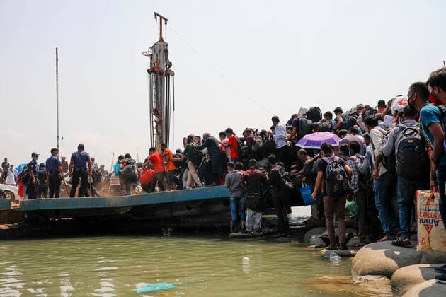 COVID-19 Coronavirus Emergency In Bangladesh People rush with their belongings to board a ferry at Mawa Ferry Terminal to get home to celebrate Eid al-Fitr, after the government imposed coronavirus disease (COVID-19) restrictions on long-route public transport, in Munshiganj, Bangladesh on May 12, 2021. Munshiganj Bangladesh salahuddin-notitle210512_npVus  Copyright: xKazixSalahuddinxRazux