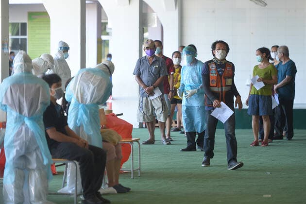 (210513) -- BANGKOK, May 13, 2021 -- People take the swab test for COVID-19 in Bangkok, Thailand, May 13, 2021. Thailand has reported the highest daily count of new COVID-19 cases following new prison clusters, complicating the country s fight against its worst coronavirus outbreak so far. A total of 4,887 new infections were recorded in the last 24 hours, an unusually high number, Ministry of Foreign Affairs official Pensom Lertsithichai said at the Center for COVID-19 Situation Administration (CCSA) daily briefing. ) THAILAND-BANGKOK-COVID-19-CASES RachenxSageamsak 