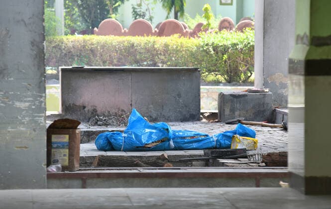 Cremation Of COVID-19 Victims In Rajasthan, India A dead body of COVID-19 victim at Hindu Moksha Dham crematorium looks deserted, amid coronavirus pandemic in Beawar. Beawar Rajasthan India Copyright: SumitxSaraswat