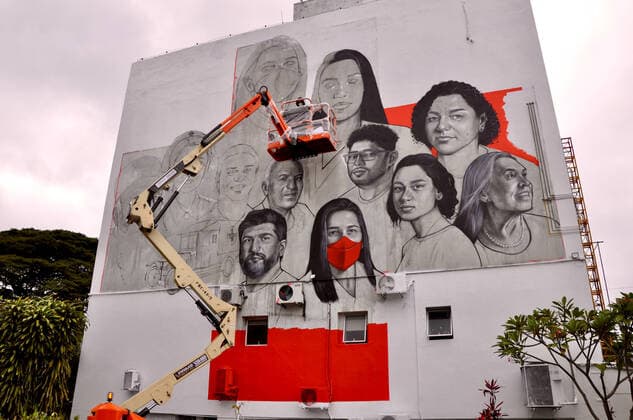 SÃO PAULO, SP - 13.05.2021: CRUZ VERMELHA GANHA GRAFITE - Red Cross Hospital gets graffiti to honor health professionals. The mural is by the artist Tito Ferrara. The work is part of the celebration of 158 years of the international entity. x2064545x  ArmandoxFerraz