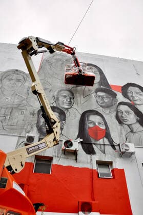 SÃO PAULO, SP - 13.05.2021: CRUZ VERMELHA GANHA GRAFITE - Red Cross Hospital gets graffiti to honor health professionals. The mural is by the artist Tito Ferrara. The work is part of the celebration of 158 years of the international entity. x2064552x  ArmandoxFerraz