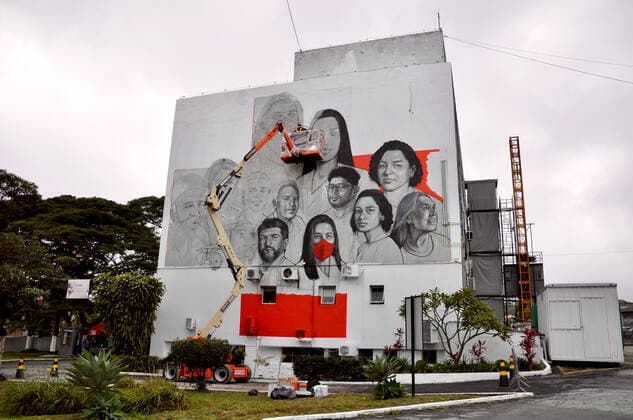 SÃO PAULO, SP - 13.05.2021: CRUZ VERMELHA GANHA GRAFITE - Red Cross Hospital gets graffiti to honor health professionals. The mural is by the artist Tito Ferrara. The work is part of the celebration of 158 years of the international entity. x2064558x  ArmandoxFerraz