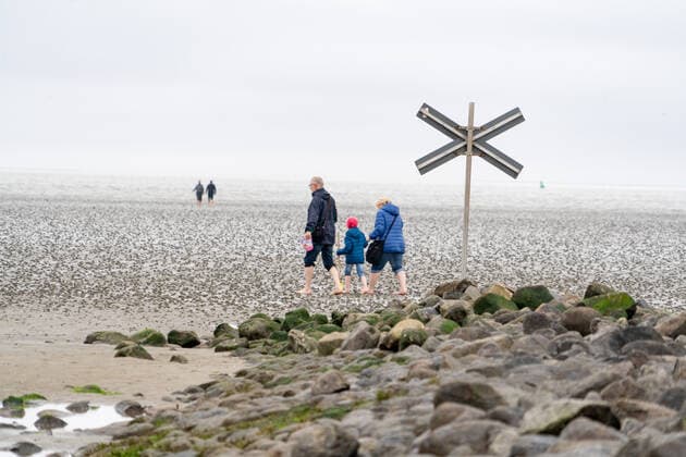 Büsum an der Nordsee in Schleswig-Holstein während der Corona-Pandemie im Mai 2021 - Tourismus in der Modellregion Büsum Neustart des Tourismus in Schleswig-Holstein -;Büsum an der Nordsee in Schleswig-Holstein während der Corona-Pandemie im Mai 2021 - Tourismus in der Modellregion Büsum Neustart des Tourismus in Schleswig-Holstein -, Büsum Schleswig-Holstein Deutschland Büsum