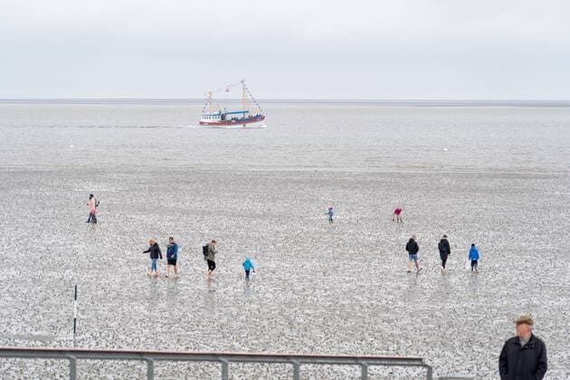 Büsum an der Nordsee in Schleswig-Holstein während der Corona-Pandemie im Mai 2021 - Tourismus in der Modellregion Büsum Neustart des Tourismus in Schleswig-Holstein -;Büsum an der Nordsee in Schleswig-Holstein während der Corona-Pandemie im Mai 2021 - Tourismus in der Modellregion Büsum Neustart des Tourismus in Schleswig-Holstein -, Büsum Schleswig-Holstein Deutschland Büsum
