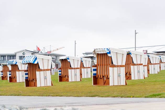 Büsum an der Nordsee in Schleswig-Holstein während der Corona-Pandemie im Mai 2021 - Tourismus in der Modellregion Büsum Neustart des Tourismus in Schleswig-Holstein -;Büsum an der Nordsee in Schleswig-Holstein während der Corona-Pandemie im Mai 2021 - Tourismus in der Modellregion Büsum Neustart des Tourismus in Schleswig-Holstein -, Büsum Schleswig-Holstein Deutschland Büsum