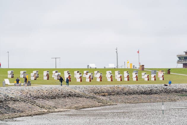 Büsum an der Nordsee in Schleswig-Holstein während der Corona-Pandemie im Mai 2021 - Tourismus in der Modellregion Büsum Neustart des Tourismus in Schleswig-Holstein -;Büsum an der Nordsee in Schleswig-Holstein während der Corona-Pandemie im Mai 2021 - Tourismus in der Modellregion Büsum Neustart des Tourismus in Schleswig-Holstein -, Büsum Schleswig-Holstein Deutschland Büsum