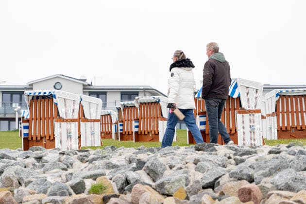 Büsum an der Nordsee in Schleswig-Holstein während der Corona-Pandemie im Mai 2021 - Tourismus in der Modellregion Büsum Neustart des Tourismus in Schleswig-Holstein -;Büsum an der Nordsee in Schleswig-Holstein während der Corona-Pandemie im Mai 2021 - Tourismus in der Modellregion Büsum Neustart des Tourismus in Schleswig-Holstein -, Büsum Schleswig-Holstein Deutschland Büsum