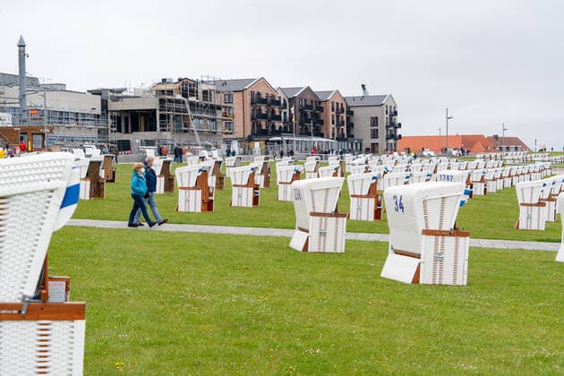 Büsum an der Nordsee in Schleswig-Holstein während der Corona-Pandemie im Mai 2021 - Tourismus in der Modellregion Büsum Neustart des Tourismus in Schleswig-Holstein -;Büsum an der Nordsee in Schleswig-Holstein während der Corona-Pandemie im Mai 2021 - Tourismus in der Modellregion Büsum Neustart des Tourismus in Schleswig-Holstein -, Büsum Schleswig-Holstein Deutschland Büsum