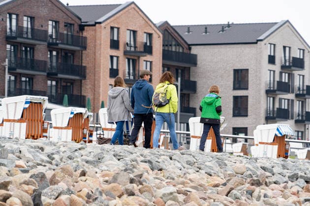 Büsum an der Nordsee in Schleswig-Holstein während der Corona-Pandemie im Mai 2021 - Tourismus in der Modellregion Büsum Neustart des Tourismus in Schleswig-Holstein -;Büsum an der Nordsee in Schleswig-Holstein während der Corona-Pandemie im Mai 2021 - Tourismus in der Modellregion Büsum Neustart des Tourismus in Schleswig-Holstein -, Büsum Schleswig-Holstein Deutschland Büsum