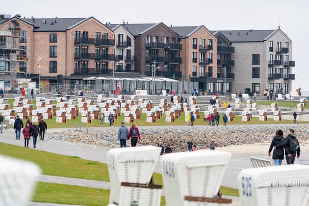 Büsum an der Nordsee in Schleswig-Holstein während der Corona-Pandemie im Mai 2021 - Tourismus in der Modellregion Büsum Neustart des Tourismus in Schleswig-Holstein -;Büsum an der Nordsee in Schleswig-Holstein während der Corona-Pandemie im Mai 2021 - Tourismus in der Modellregion Büsum Neustart des Tourismus in Schleswig-Holstein -, Büsum Schleswig-Holstein Deutschland Büsum