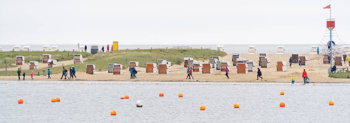 News Bilder des Tages Büsum an der Nordsee in Schleswig-Holstein während der Corona-Pandemie im Mai 2021 - Tourismus in der Modellregion Büsum Neustart des Tourismus in Schleswig-Holstein -;Büsum an der Nordsee in Schleswig-Holstein während der Corona-Pandemie im Mai 2021 - Tourismus in der Modellregion Büsum Neustart des Tourismus in Schleswig-Holstein -, Büsum Schleswig-Holstein Deutschland Büsum