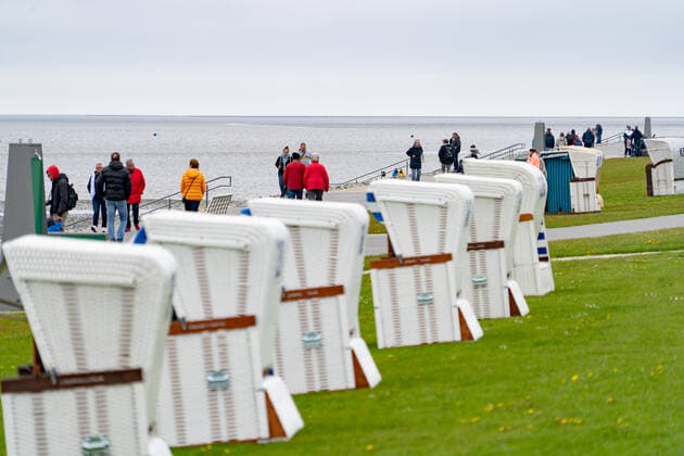 Büsum an der Nordsee in Schleswig-Holstein während der Corona-Pandemie im Mai 2021 - Tourismus in der Modellregion Büsum Neustart des Tourismus in Schleswig-Holstein -;Büsum an der Nordsee in Schleswig-Holstein während der Corona-Pandemie im Mai 2021 - Tourismus in der Modellregion Büsum Neustart des Tourismus in Schleswig-Holstein -, Büsum Schleswig-Holstein Deutschland Büsum