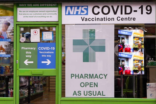 May 13, 2021, London, United Kingdom: A pharmacy in London offering Covid-19 vaccine. London United Kingdom - ZUMAs197 20210513_zab_s197_008 Copyright: xDinendraxHariax