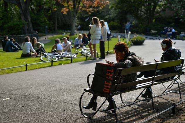 Daily Life In Dublin People enjoying nice weather in Dublin St Stephen s Green Park. On Thursday, 13 May 2021, in Dublin, Ireland. Dublin Ireland widak-dailydub210513_npy7Q  Copyright: xArturxWidakx