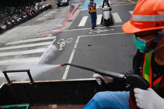 May 14, 2021, New Taipei, New Taipei, Taiwan: as Taiwan recorded 29 more domestic cases on Friday following a cluster with no clear source of infections. Taiwan Central Epidemic Control Center has raised the Covid alert to a higher level, suspending large gatherings, activities and make eating or drinking prohibited on public transports. New Taipei Taiwan - ZUMAs313 20210514_zip_s313_004 Copyright: xDanielxCengxShou-Yix