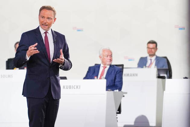 14.05.2021,Berlin,Deutschland,GER,Bundesparteitag der FDP.Rede von Christian Lindner.Im Hintergrund ist Wolfgang Kubicki zu sehen.