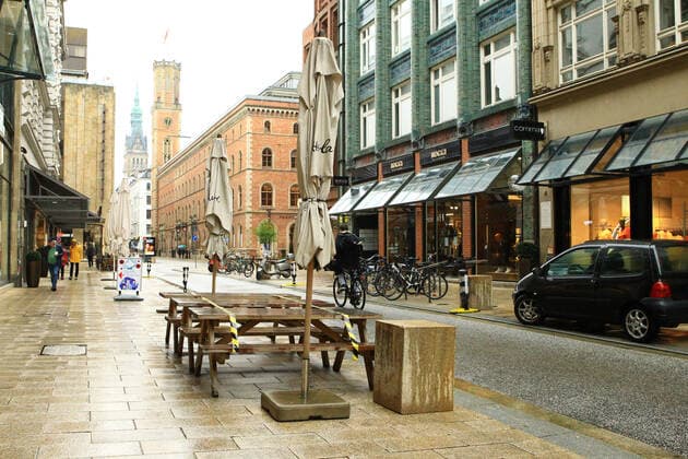 Wegen des Lockdowns geschlossene Außengastronomie in der Hamburger Innenstadt. Altstadt Hamburg