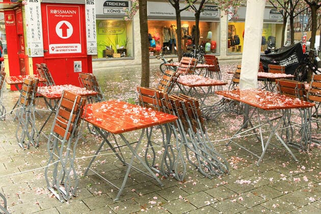 Wegen des Lockdowns geschlossene Außengastronomie in der Hamburger Innenstadt. Altstadt Hamburg