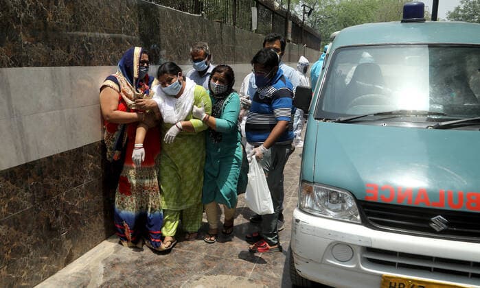 May 14, 2021, New Delhi, India: A wife mourns the death of her husband who died due to the Covid-19 disease before cremation at Mangolpuri crematorium ground in New Delhi..India has recorded 343,144 people testing Covid-19 positive cases and 4,033 fatalities due to coronavirus infection in the last 24 hours according to the data released by Union Health Ministry on Friday. Across the country the cumulative death toll now stands at 262,317 while 20,079,599 people have recovered from the virus in the country. New Delhi India - ZUMAs197 20210514_zaa_s197_090 Copyright: xNaveenxSharmax