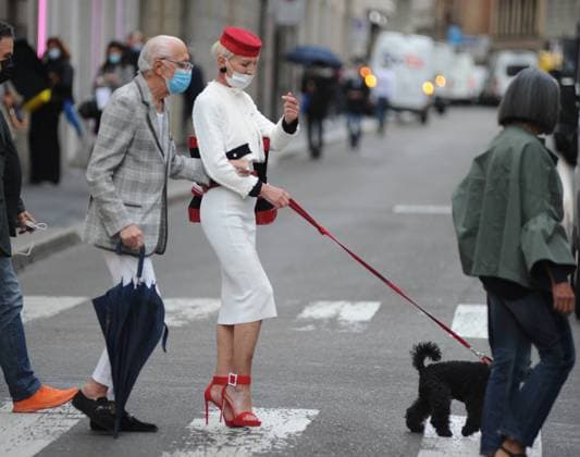 Milan, Lorenzo Riva walks in the center The stylist Lorenzo Riva, almost 83 years old, walks through the streets of the quadrilateral in sweet company. Here he is walking in via Montenapoleone, and then stopping for a coffee in the Cova dehors.  Copyright: xMimmoxCarrierox xIPAx xMimmoxCarrierox
