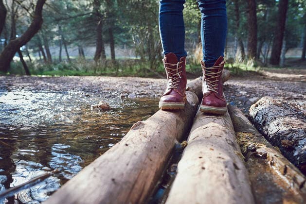 Low section of a hiker wearing boots in the field. Granada, AN, Spain CR_FPOBYG210514-742712-01 ,model released, Symbolfoto