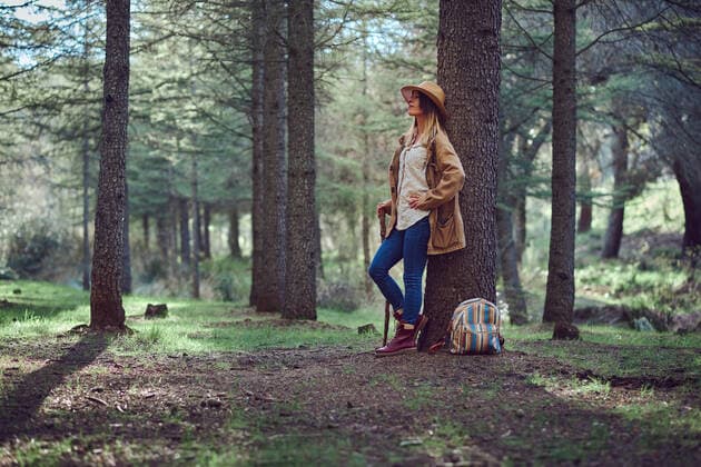 Woman on the mountain. She is in a forest with pine trees. Granada, AN, Spain CR_FPOBYG210514-742776-01 ,model released, Symbolfoto