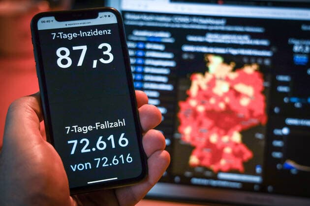 Coronavirus in Deutschland - Covid-19-Dashboard des Robert Koch-Institut 15.05.2021: Robert Koch-Institut: 7-Tage-Inzidenz 87,3. 7-Tage-Fallzahl 72.616. COVID-19-Fälle 3.584.934. Zugang um 7.894 gegenüber dem Vortag. COVID-19-Todesfälle 86.025. Zugang um 177 gegenüber dem Vortag.