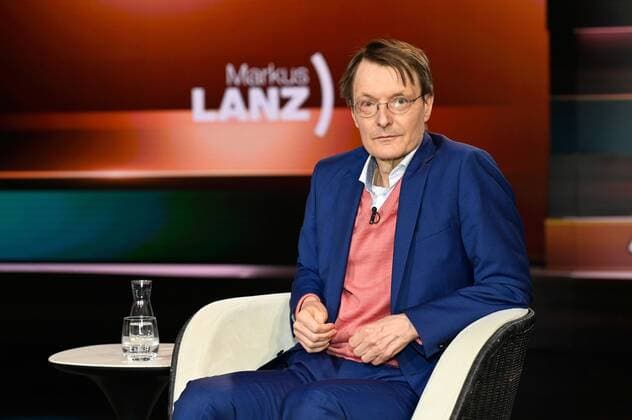Karl Lauterbach (Politiker) 05 21 her Karl Lauterbach am 13. Mai 2021 in Markus Lanz , ZDF TV Fernsehen Talkshow Talk Show Deutschland deutsch deutscher Mann SPD Politik Gesundheitsexperte Epidemiologie german politician quer halb sitzend neutral Markus Lanz am 12. Mai 2021