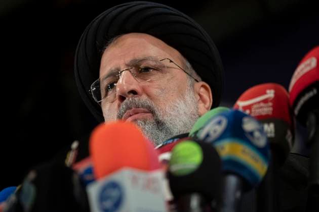 News Bilder des Tages Iran Politics Daily Ebrahim Raisi, conservative politician and head of Iran s judiciary, speaks with media in the Iranian Interior Ministry building after registering as a candidate for Iran™s June 18, presidential elections, in central Tehran on May 15, 2021. Tehran Tehran Iran nikoubazl-ebrahimr210515_npIYy  Copyright: xMortezaxNikoubazlx