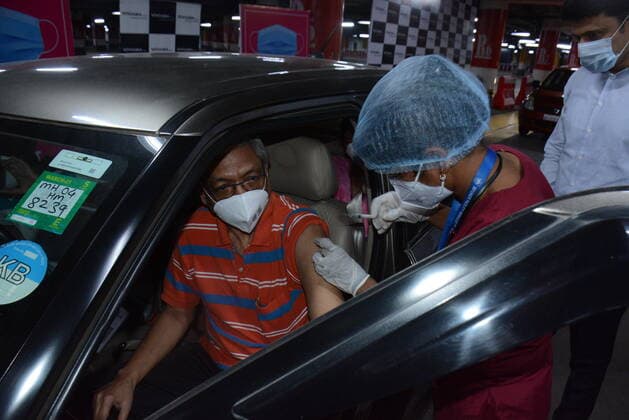 MUMBAI, INDIA ? MAY 15: Senior Citizens of 60-plus and above age group get inoculated with the second dose of vaccine against Covid-19 at TMC s Drive-in Vaccination Centre at Viviana Mall Parking, at Thane on May 15, 2021 in Mumbai, India. (Photo by Praful Gangurde Hindustan Times ) COVID-19 Vaccination Drive