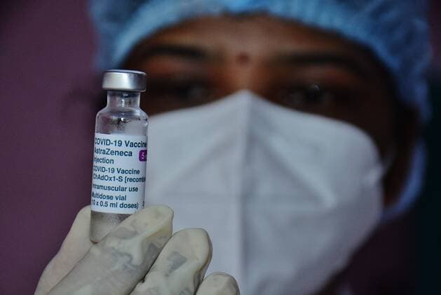 MUMBAI, INDIA ? MAY 15: A medic holds a vial of Covishield vaccine in new packing at the District Nurses Training Centre, at Thane on May 15, 2021 in Mumbai, India. (Photo by Praful Gangurde Hindustan Times ) COVID-19 Vaccination Drive