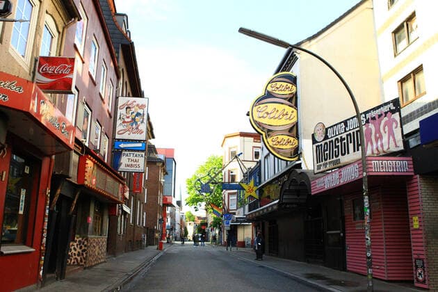 Während des Lockdowns nahezu menschenleere Amüsiermeile Große Freiheit auf St. Pauli während des Lockdowns. St. Pauli Hamburg
