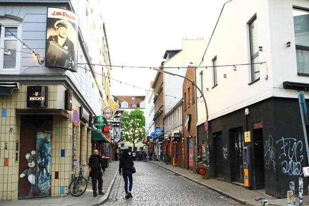 Während des Lockdowns nahezu menschenleere Gerhardstraße auf St. Pauli. St. Pauli Hamburg