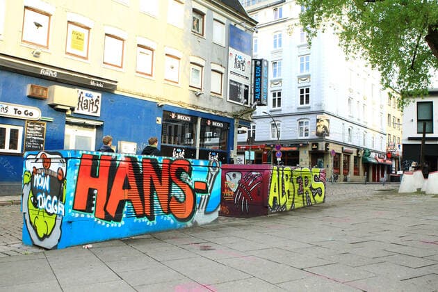 Während des Lockdowns nahezu menschenleerer Hans-Albers-Platz auf St. Pauli. St. Pauli Hamburg