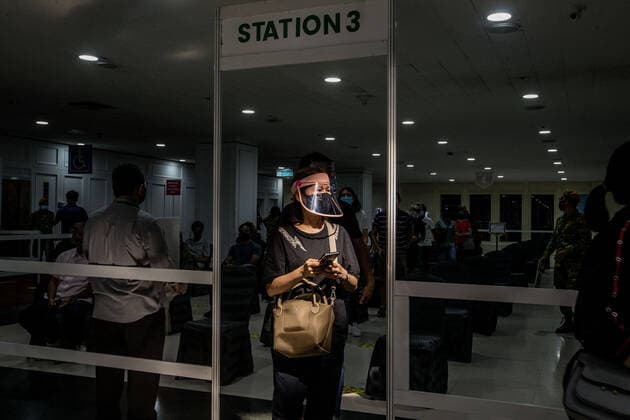 Malaysia s AstraZeneca COVID-19 Vaccination Program People queue to receive the AstraZeneca COVID-19 vaccine as part of a mass vaccination program in Kuala Lumpur on May 16, 2021. Kuala Lumpur Malaysia latif-notitle210516_npM2G  Copyright: xMohdxFirdausx