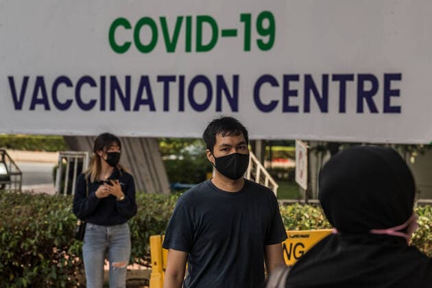 Malaysia s AstraZeneca COVID-19 Vaccination Program People queue to receive the AstraZeneca COVID-19 vaccine as part of a mass vaccination program in Kuala Lumpur on May 16, 2021. Kuala Lumpur Malaysia latif-notitle210516_np89V  Copyright: xMohdxFirdausx