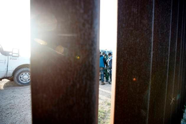 TX: Migrants Cross Into Texas From Mexico Undocumented migrants seen through the US Border Wall are detained by Border Patrol along a road on May 16, 2021 in La Joya Texas, USA.According to unofficial estimates approximately 200,000 migrants have crossed into the United States along the southern border since February 2021. La Joya Texas Texas United States lamparski-txmigran210516_nplRP  Copyright: xJohnxLamparskix