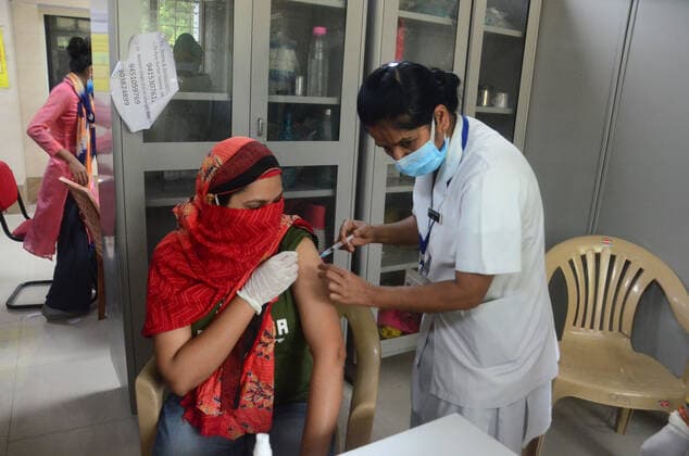 May 17, 2021, Prayagraj, Uttar Pradesh, India: Prayagraj: A medical worker inoculates Covid19 vaccine to a beneficiary during second wave of CORONAVIRUS in Prayagraj on Monday, May 17, 2021. Prayagraj India - ZUMAv115 20210517_zap_v115_015 Copyright: xPrabhatxKumarxVermax