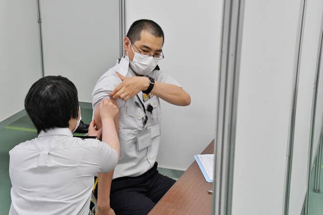 Japan Self?Defense Forces officer demonstrate during a launch for large-scale Covid-19 vaccination centres in Tokyo, Japan on Monday, May 17, 2021. This centre will open on May 24, 2021. Tokyo operation units organize Ground, Air and Maritime Self?Defense Forces (Army, Air force and Navy) 240 officer and private 110 medical worker out of 350 members.  TKP2021051747 KEIZOxMORI