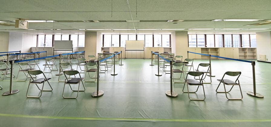 A view of a booth of Covid-19 vaccination centres during a launch for large-scale Covid-19 vaccination centres in Tokyo, Japan on Monday, May 17, 2021. This centre will open on May 24, 2021. This centre will open on May 24, 2021. Tokyo operation units organize Ground, Air and Maritime Self?Defense Forces (Army, Air force and Navy) 240 officer and private 110 medical worker out of 350 members.  TKP2021051750 KEIZOxMORI