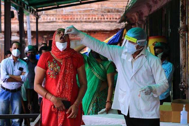 COVID-19 Testing In Jaipur A health worker collects swab sample of a woman during the COVID-19 testing, amid in surge of coronavirus cases in Jaipur, Rajasthan, India, Monday, May 17,2021. Jaipur Rajasthan India bhatnagar-notitle210517_npi4S  Copyright: xVishalxBhatnagarx