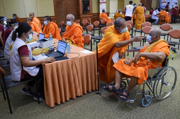 Buddhist Monks Vaccinate With Sinovac Vaccine Against COVID-19 Thai Buddhist monk register before receiving a shot of vaccine against COVID-19 developed by Sinovac amid the new wave of the coronavirus pandemic at Priest Hospital in Bangkok, Thailand, 18 May 2021. Bangkok Thailand laowilas-notitle210518_npDJl  Copyright: xAnusakxLaowilasx