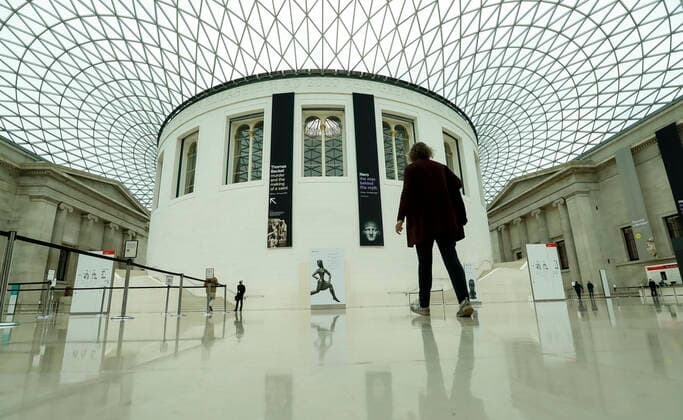 News Bilder des Tages (210518) -- LONDON, May 18, 2021 -- People visit the British Museum in London, Britain, May 17, 2021. The British Museum reopened to the public on Monday. ) BRITAIN-LONDON-COVID-19-THE BRITISH MUSEUM-REOPENING HanxYan 