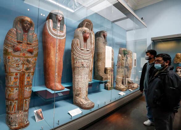 (210518) -- LONDON, May 18, 2021 -- People visit the British Museum in London, Britain, May 17, 2021. The British Museum reopened to the public on Monday. ) BRITAIN-LONDON-COVID-19-THE BRITISH MUSEUM-REOPENING HanxYan 