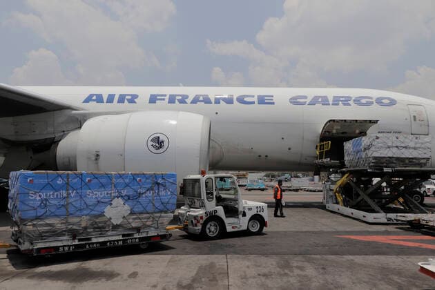 Virus Outbreak Mexico An Air France airline plane that landed at Mexico City s International Airport from Moscow, Russia, unloaded 500,000 doses of Sputnik V biological vaccine as part of the strategy to vaccinate adults and teachers against COVID-19 in Mexico. On May 17, 2021 in Mexico City, Mexico. Mexico City Mexico vieyra-notitle210517_npfqS  Copyright: xGerardoxVieyrax
