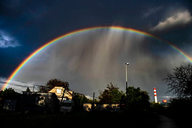 Bilder des Jahres 2021, News 05 Mai News Themen der Woche KW20 News Bilder des Tages A rainbow shines over the Zahradni mesto (Garden City) in Prague, Czech Republic, May 17, 2021. (CTKxPhoto RomanxVondrous) CTKPhotoP2021051708915  vnd 2